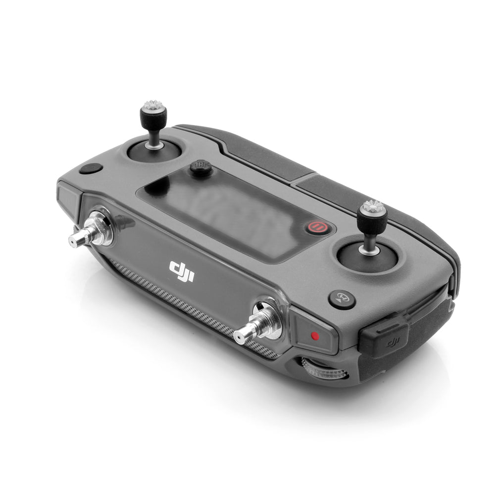 The controller of the modified DJI Mavic 2 Pro / Zoom can be equipped with  an external ALIENTECH antenna.